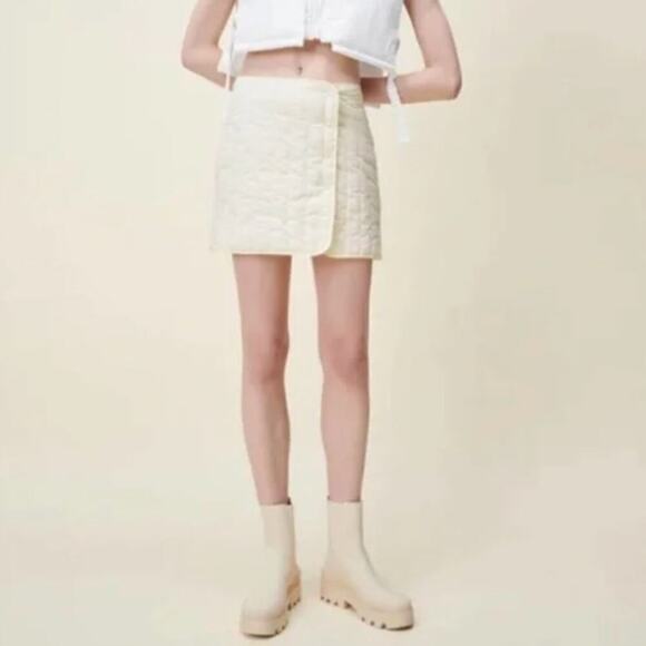 Zara Dresses & Skirts - ZARA Cream Quilted Snap Front Nylon Quilted Mini Skirt • Gorpcore • Size S 🔴